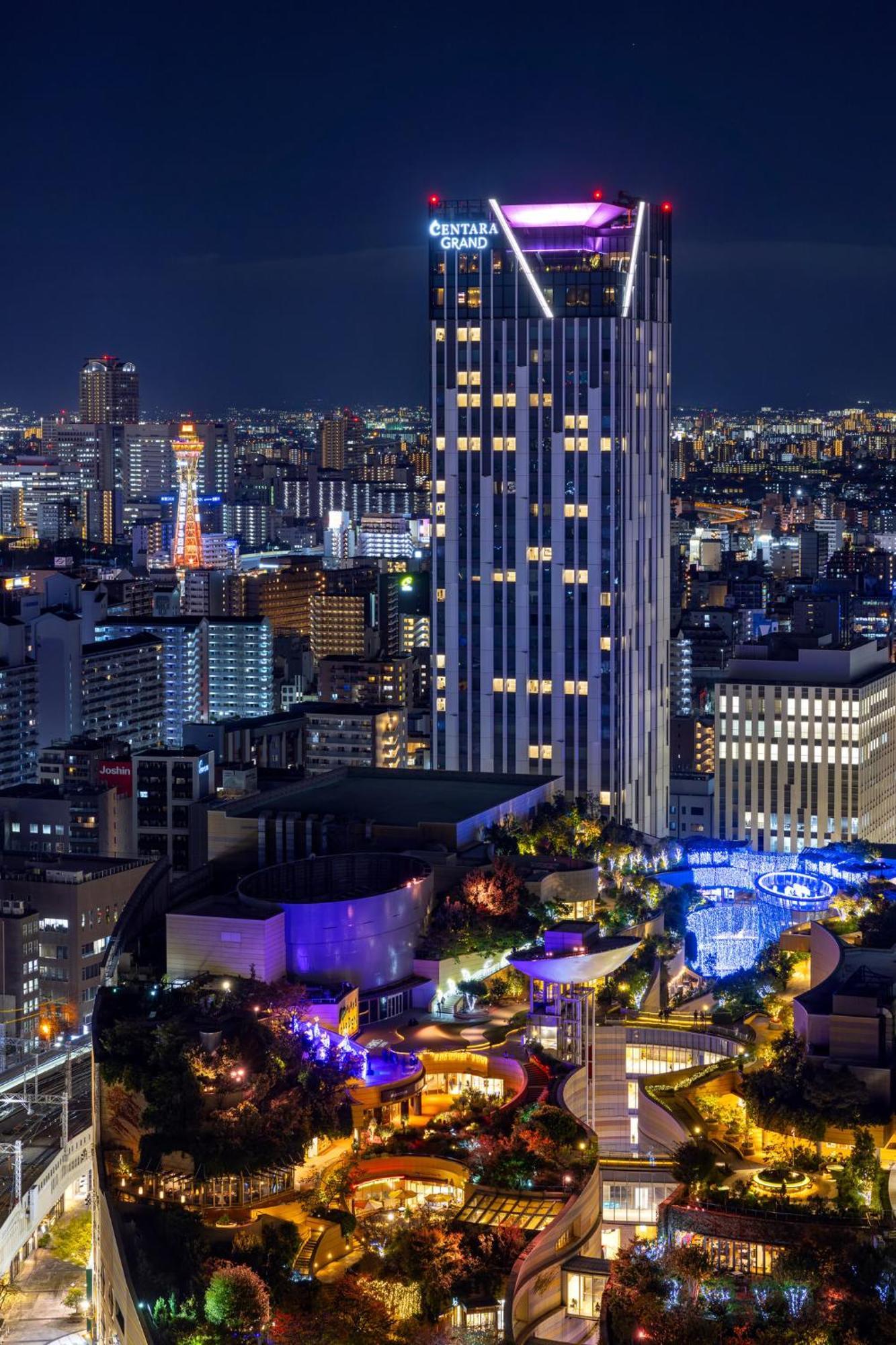 Centara Grand Hotel Osaka Eksteriør billede The hotel at night